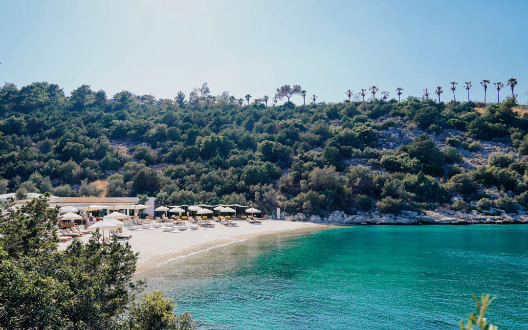 Cennet Koyu’nun Saklı Cenneti: Lucca Beach Kumsalı